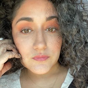 Meet your Posher, Lucy